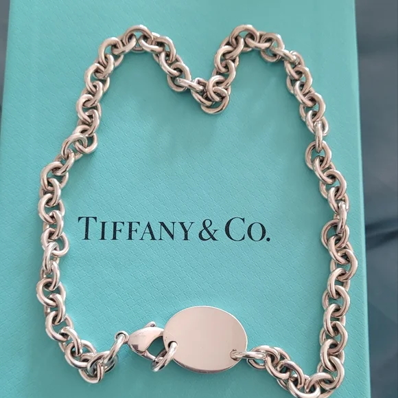 Beautiful Oval Tag Tiffany & Co sterling silver necklace - Picture 2 of 4